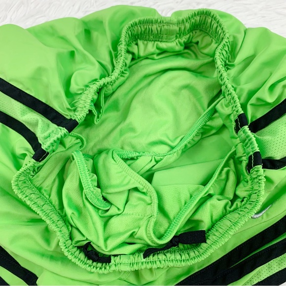 Nike training short in neon green - Picture 7 of 7